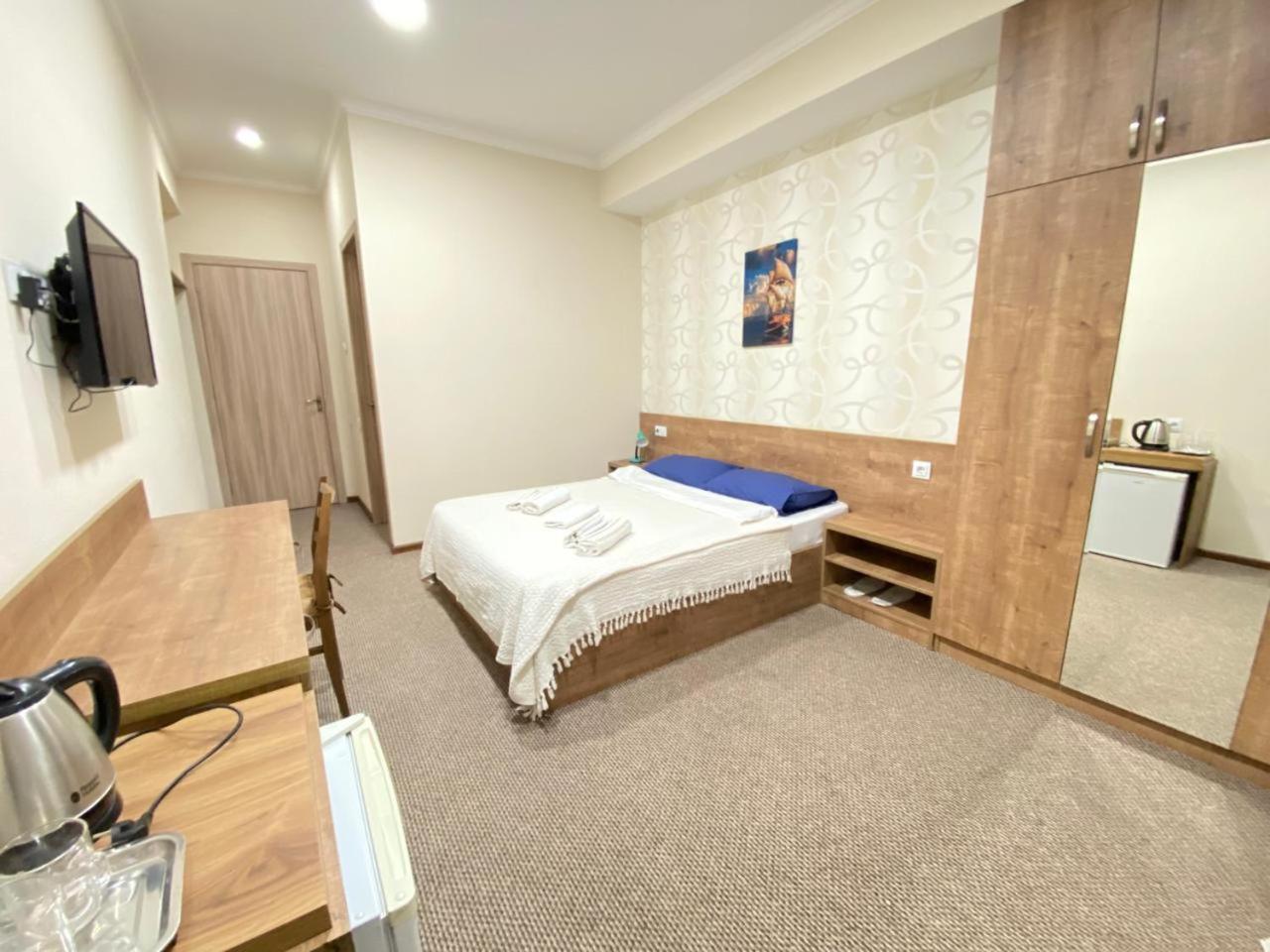 5 Rooms Near 300 Aragveli Metro Station Tbilisi Room photo
